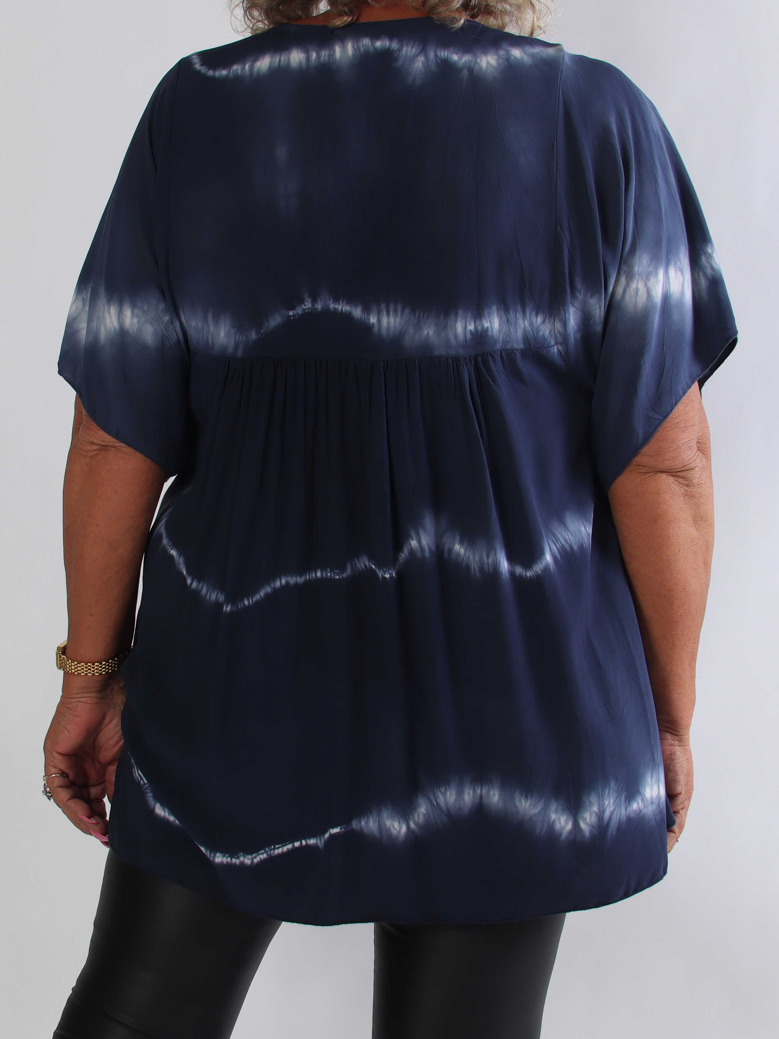 Safira Shirt - Blød plus size tunikabluse i bomuld med flot batikmønster